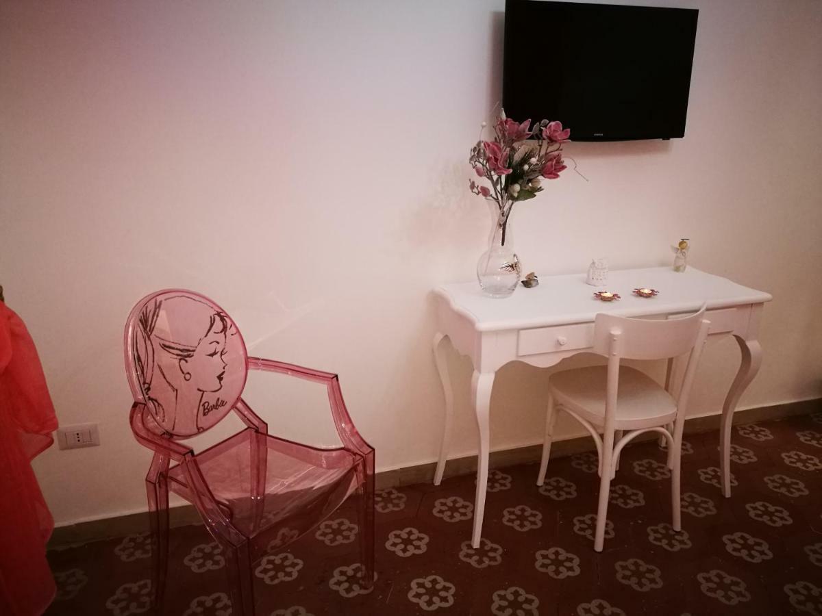 B&B Resta Cu Mme Napels Buitenkant foto