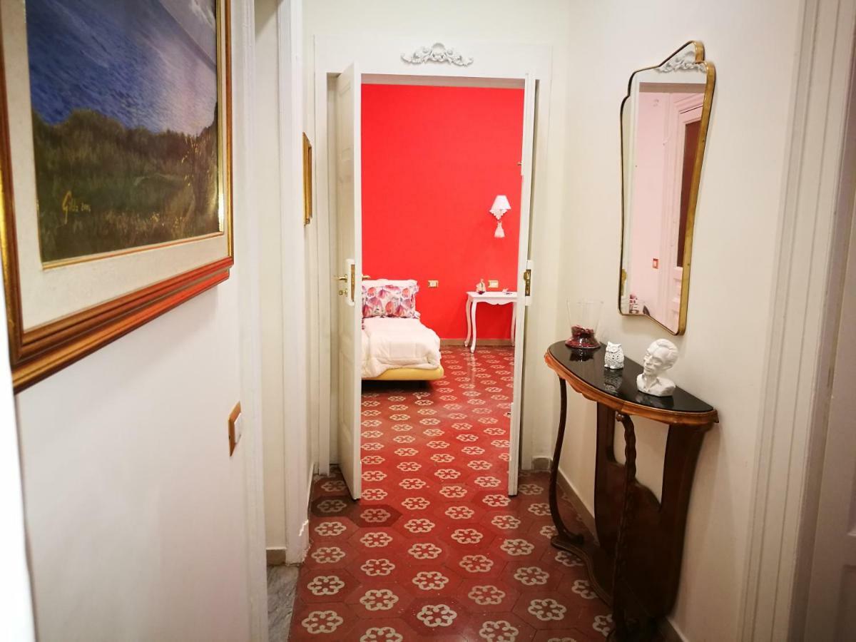 B&B Resta Cu Mme Napels Buitenkant foto