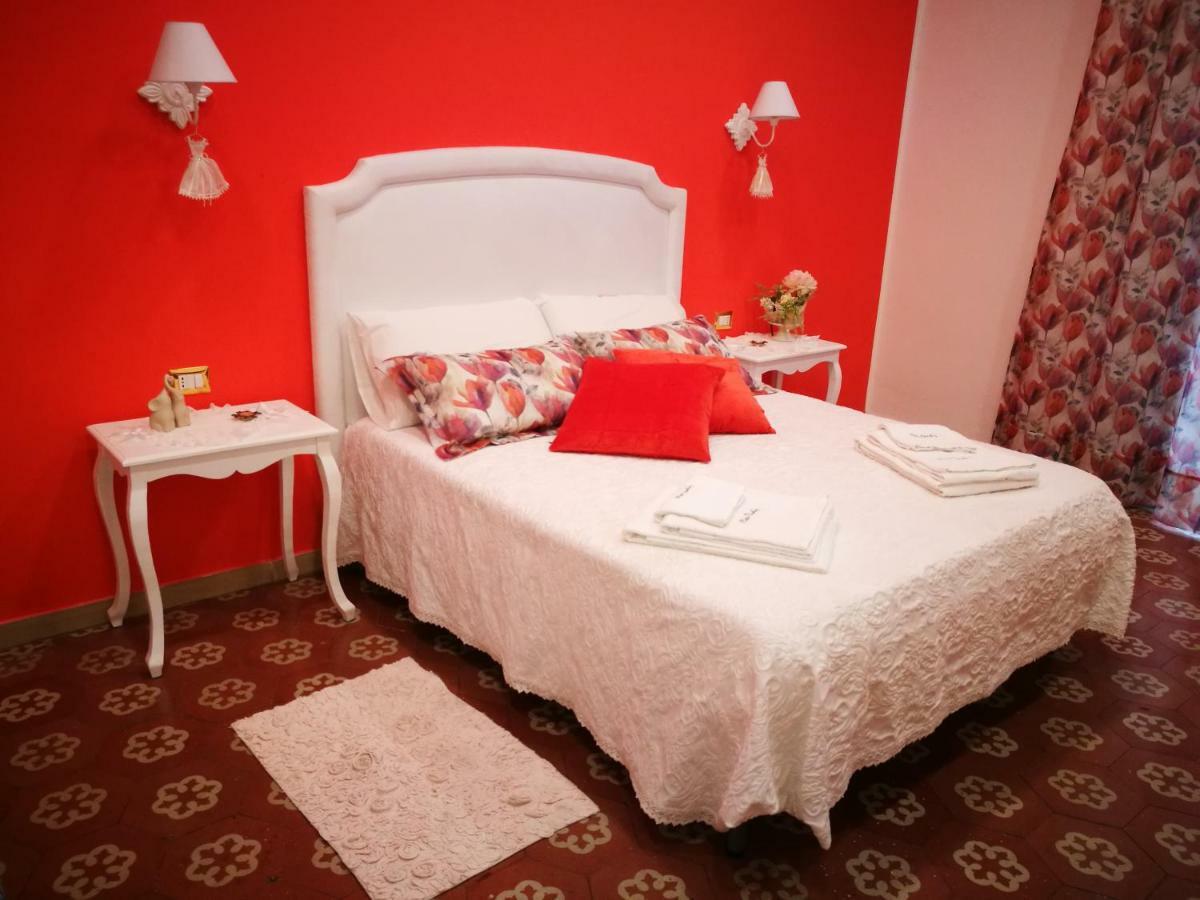 B&B Resta Cu Mme Napels Buitenkant foto