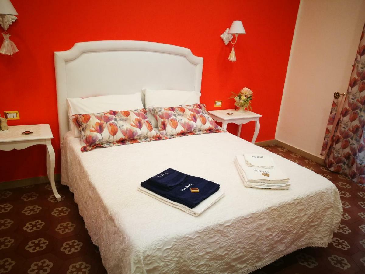B&B Resta Cu Mme Napels Buitenkant foto