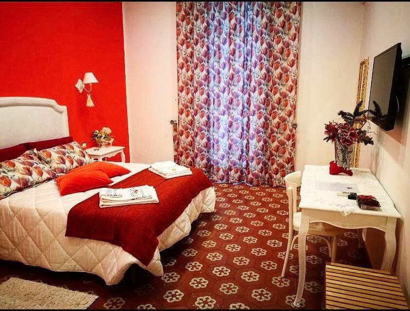 B&B Resta Cu Mme Napels Buitenkant foto