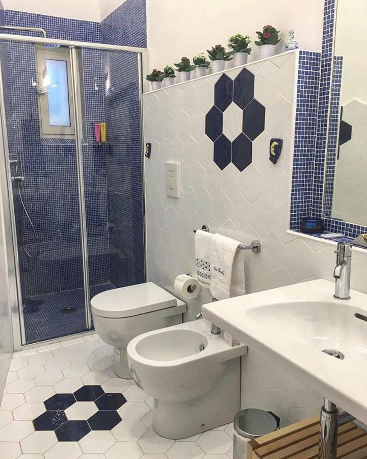 B&B Resta Cu Mme Napels Buitenkant foto