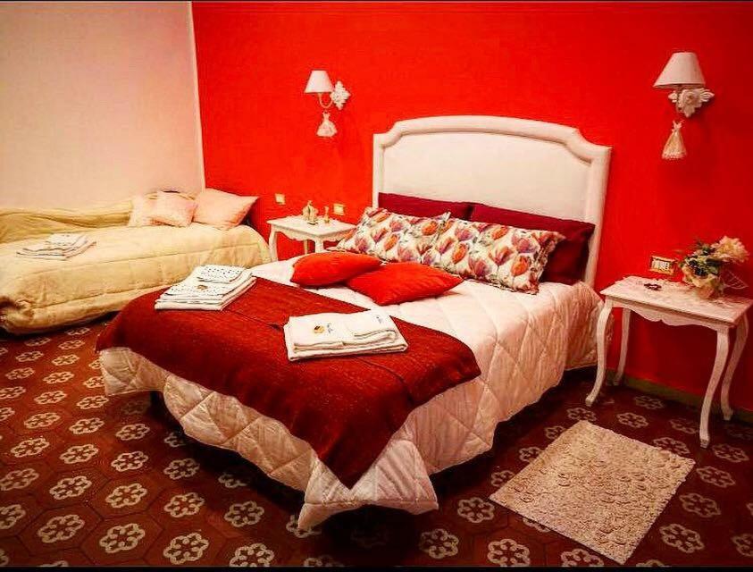 B&B Resta Cu Mme Napels Buitenkant foto