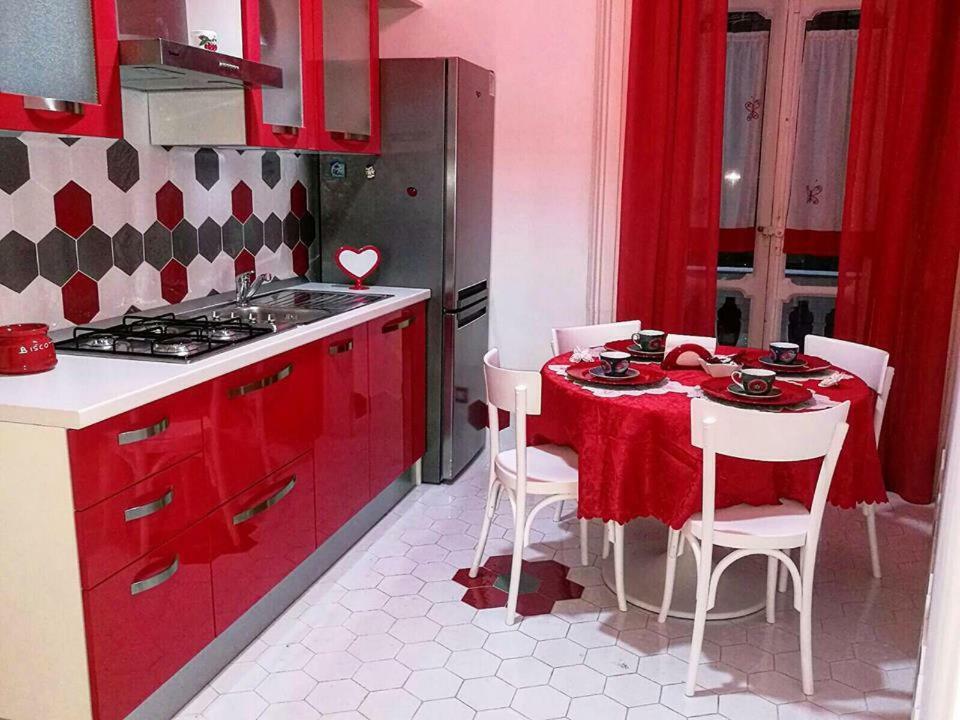 B&B Resta Cu Mme Napels Buitenkant foto