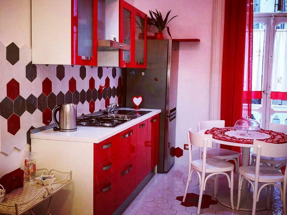 B&B Resta Cu Mme Napels Buitenkant foto