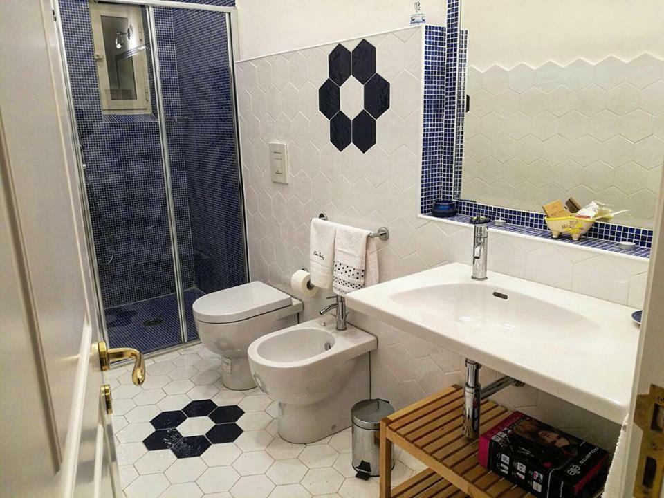 B&B Resta Cu Mme Napels Buitenkant foto