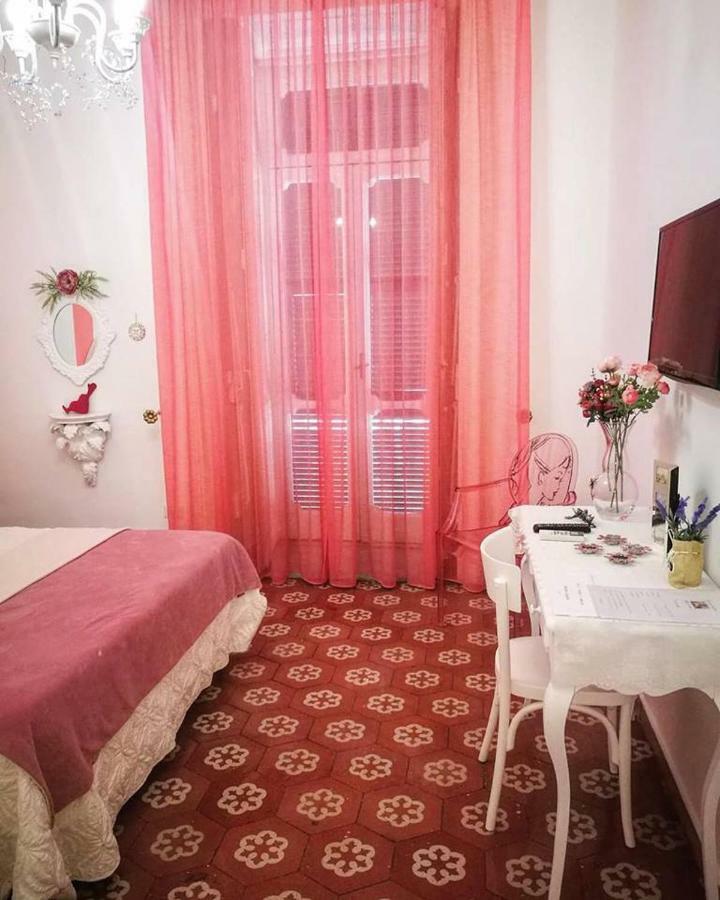 B&B Resta Cu Mme Napels Buitenkant foto